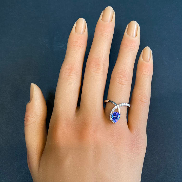 tanzanite and diamond ring white gold