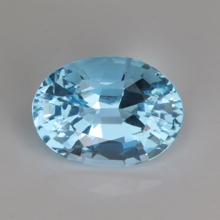 oval cut blue color aquamarine gemstone