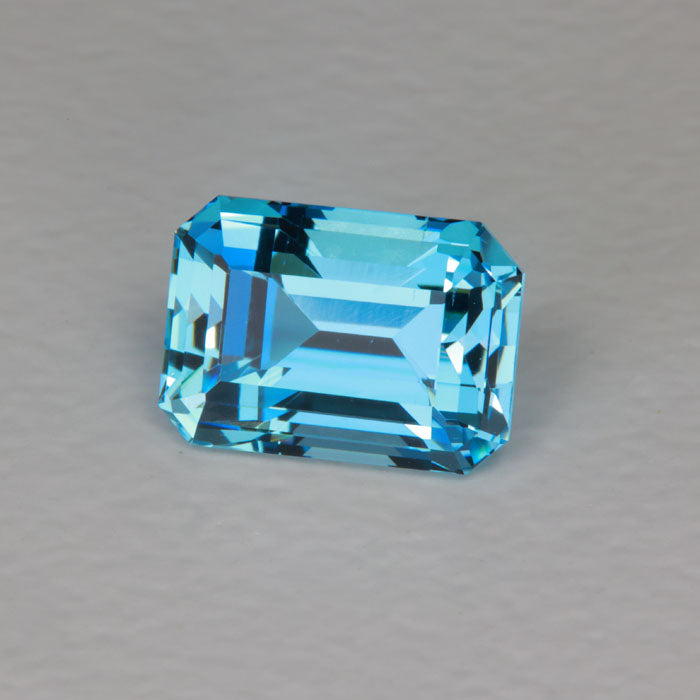 blue aquamarine gemstone 