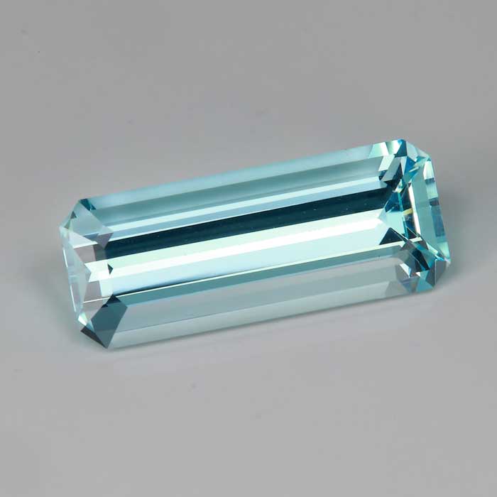 light blue aquamarine gemstone emerald cut