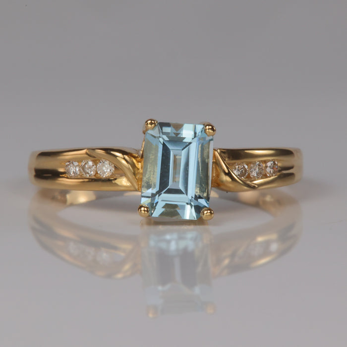 emerald cut aquamarine and diamond gold ring