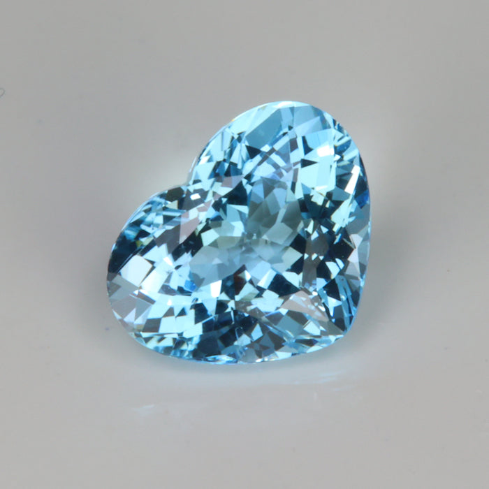 heart shape brilliant cut aquamarine gemstone blue color