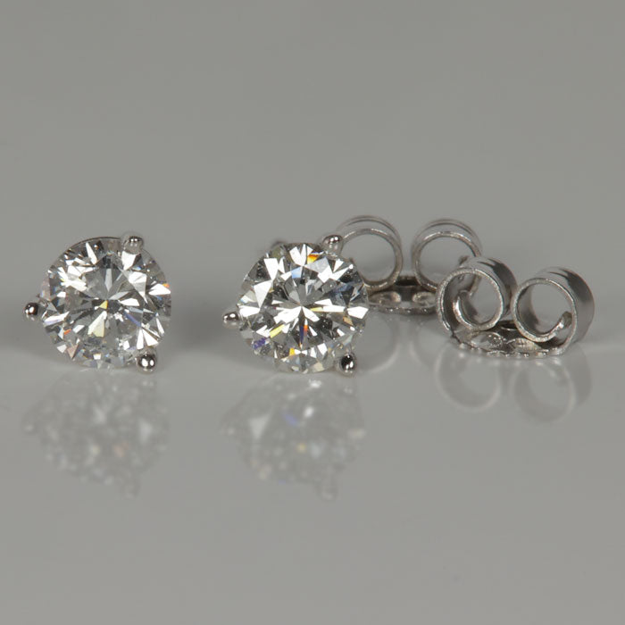 white gold diamond stud earrings 