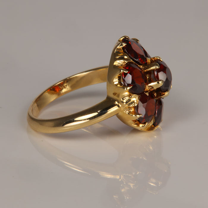 yellow gold garnet gem ring 