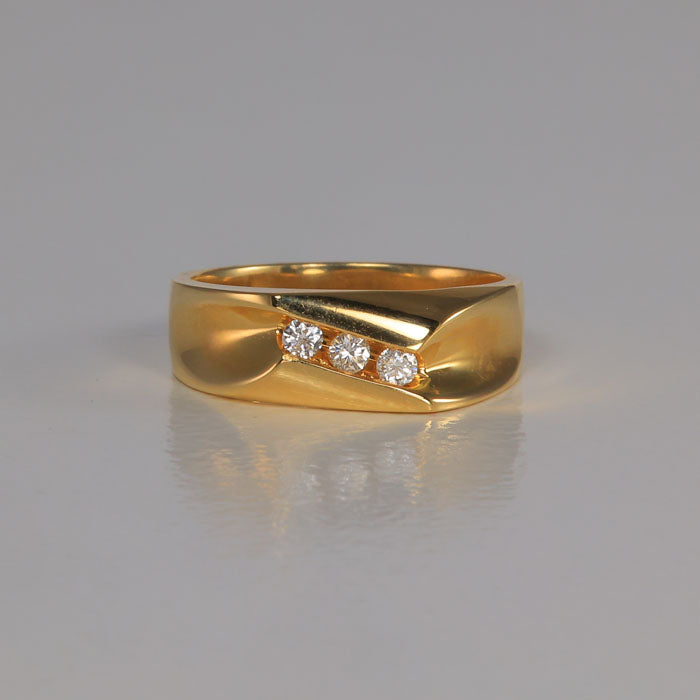 diamond and yellow gold band 