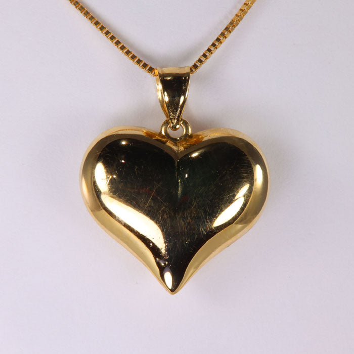 yellow gold heart pendant