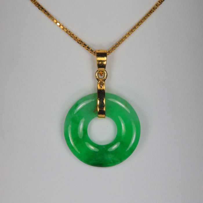 yellow gold and circular jadeite pendant