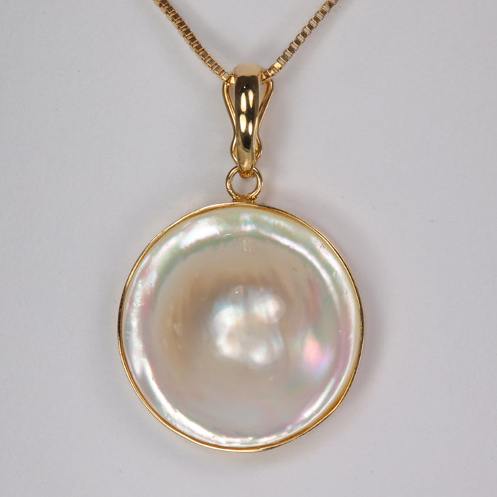 Yellow gold vintage mabe pearl pendant