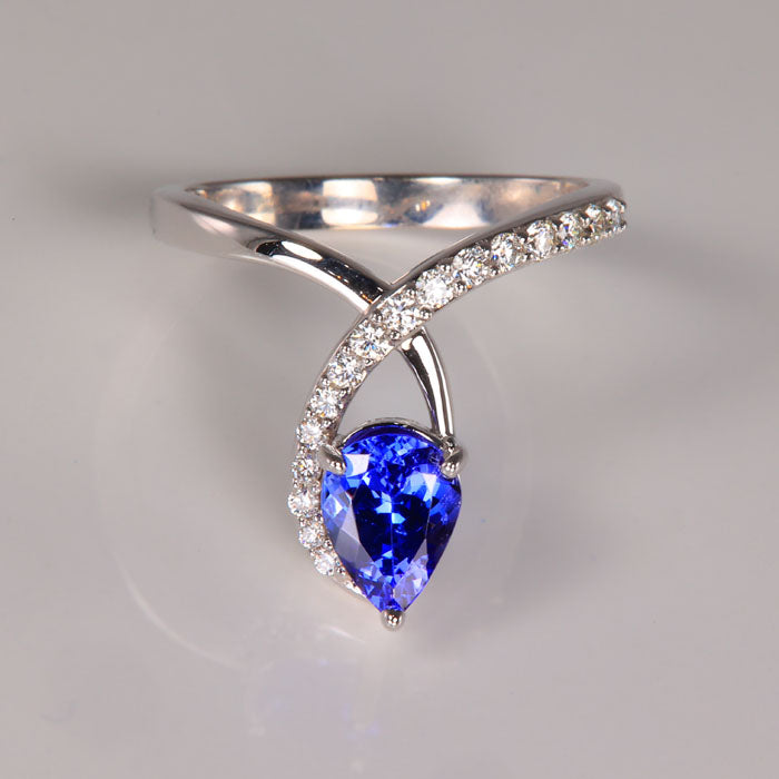 tanzanite and diamond ring in white gold