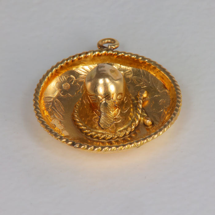 yellow gold sombrero mexico pendant