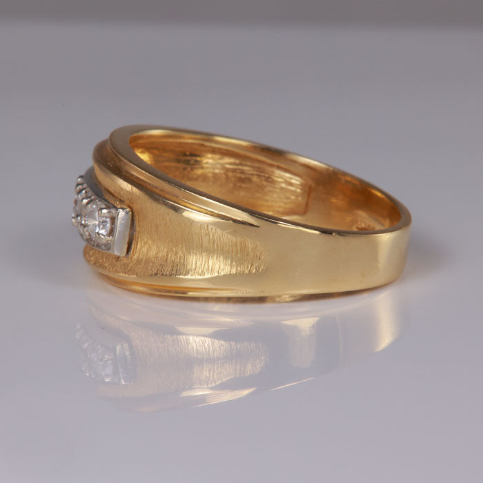 band in yellow gold with diamonds