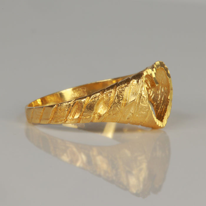 heart ring in yellow gold diamond cut