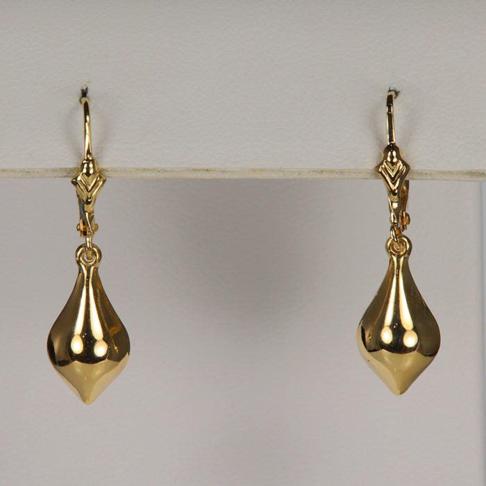 drop style earrings in yellow gold with lever backs 