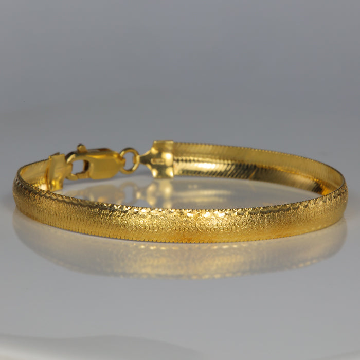 yellow gold bracelet herringbone with diamond cuts