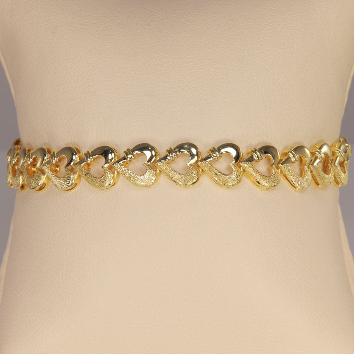 heart bracelet with texture in yellow gold