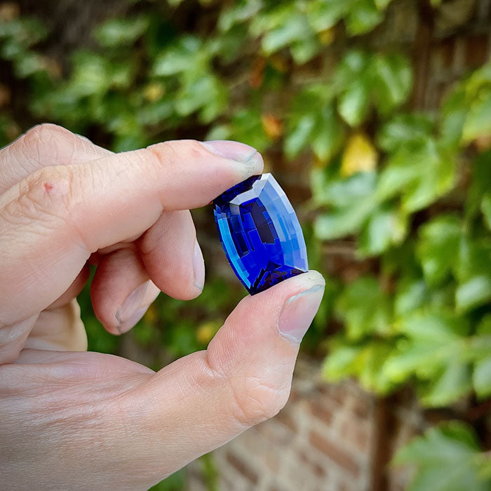 Big perfect Tanzanite Gemstone