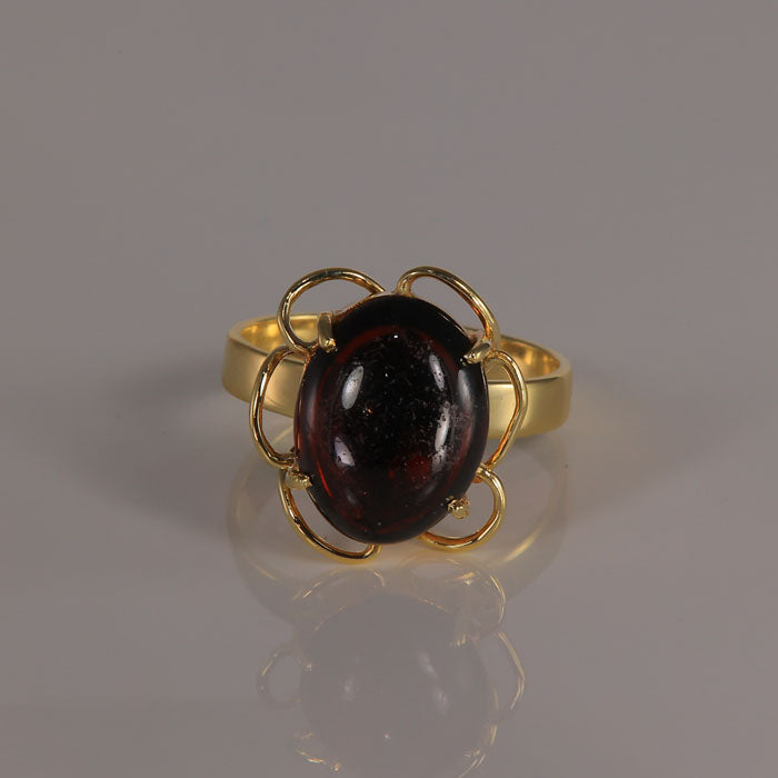 oval cabochon cut garnet ring in yellow gold
