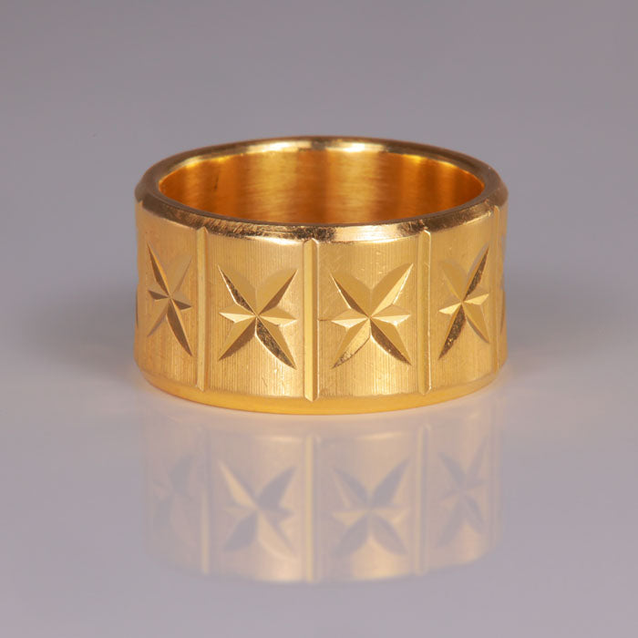 yellow gold engraved detail band