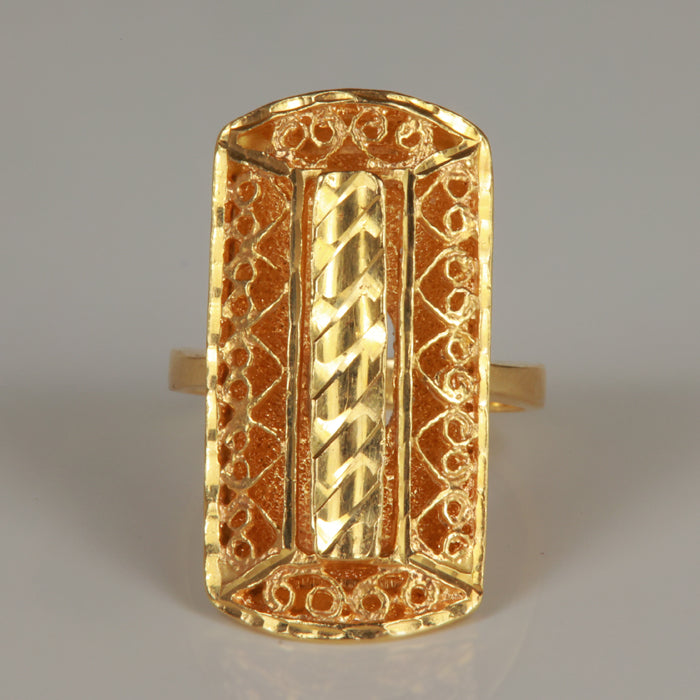 yellow gold filigree ring
