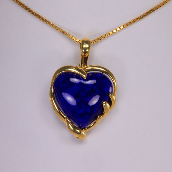 yellow gold pendant with heart shape pendant