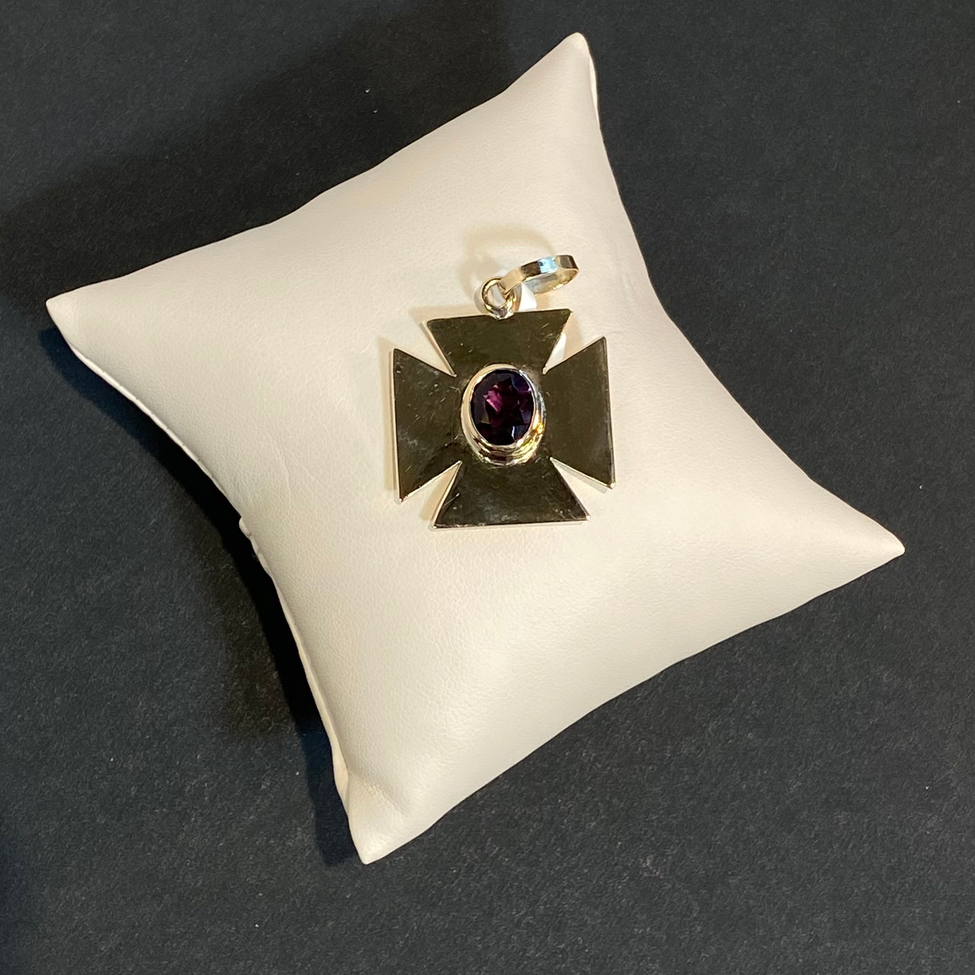 maltese cross yellow gold pendant