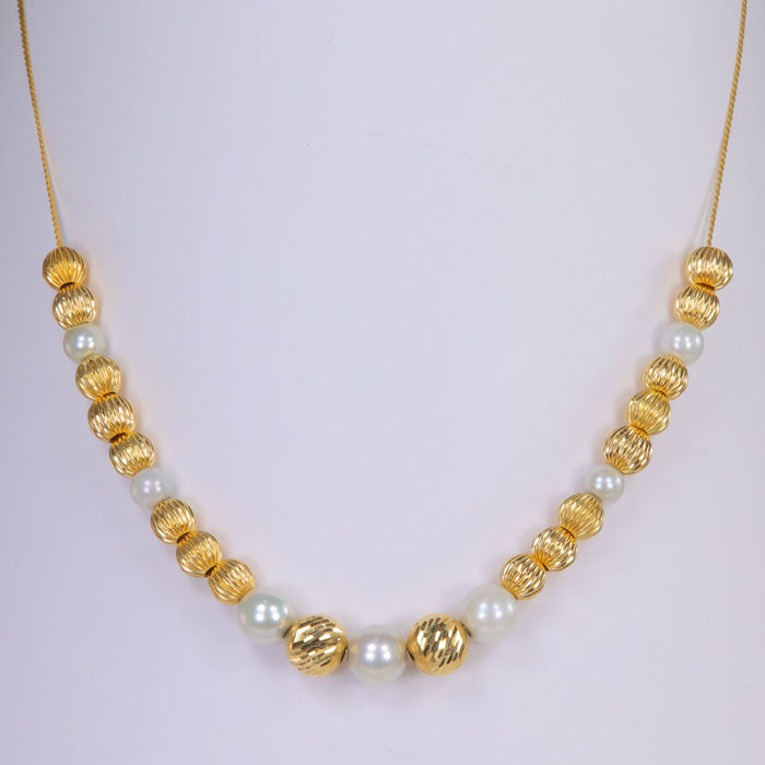 yellow gold necklace with pearl and gold beads