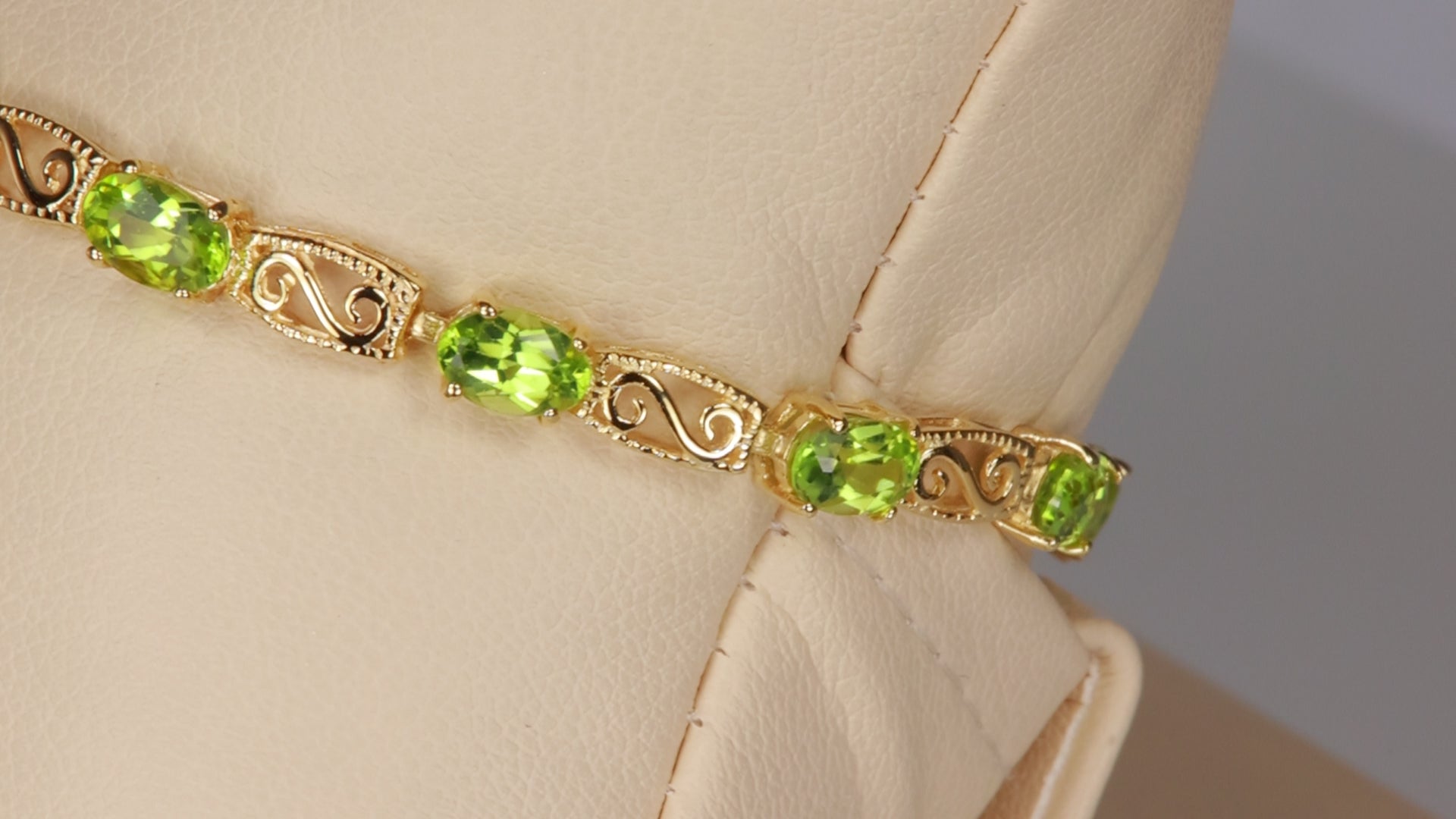 14K Yellow Gold Peridot Bracelet 6.00 Carats