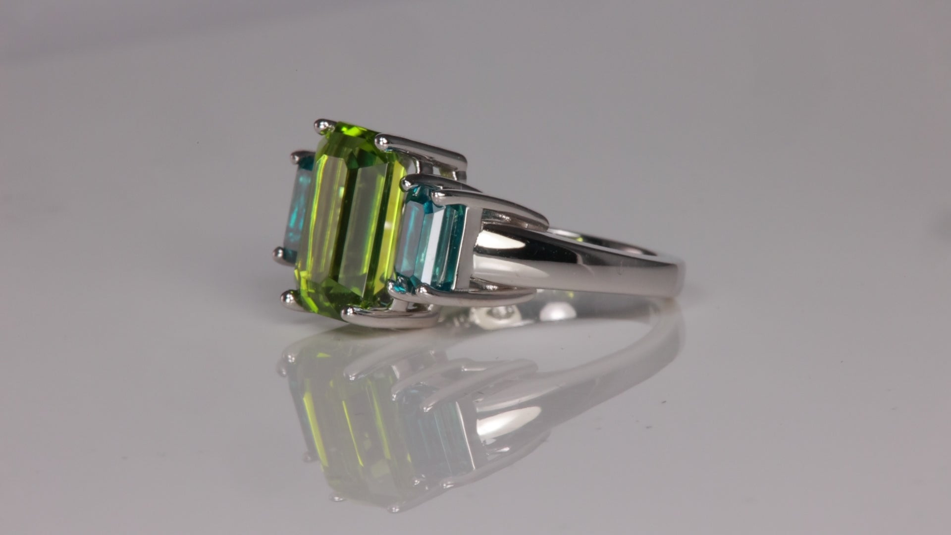 14K White Gold 4.85 Carat Peridot Ring With Blue Zircon Accents