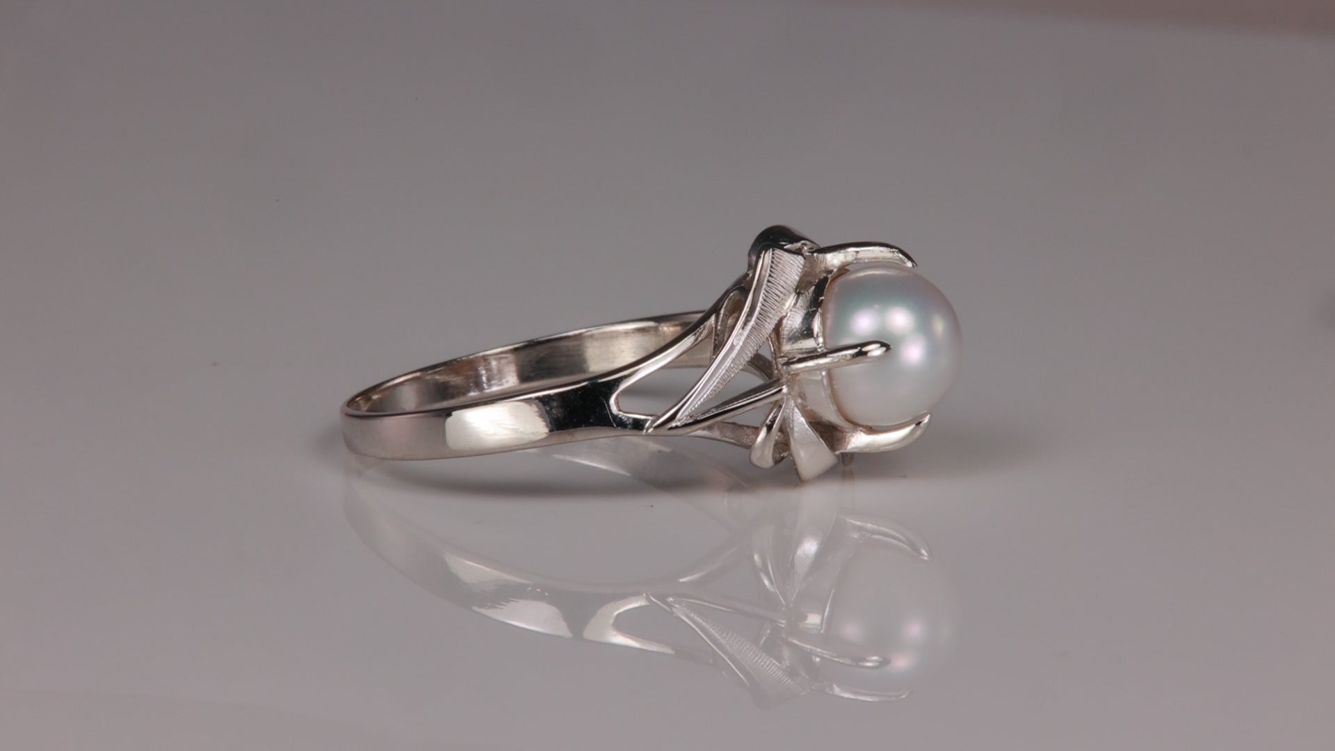 14K White Gold Freshwater Pearl Ring