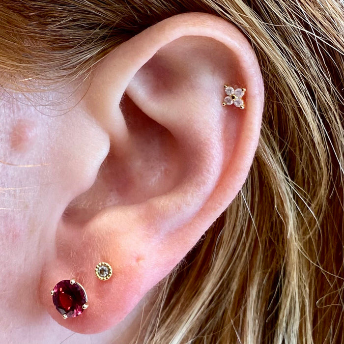 garnet earrings in yellow gold round brilliant cut