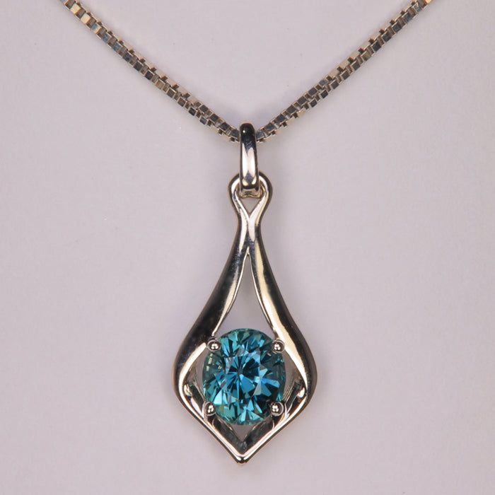 oval cut green blue sapphire and white gold pendant