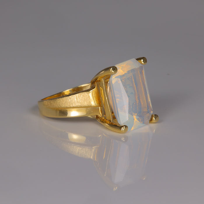 yellow gold opal ring estate