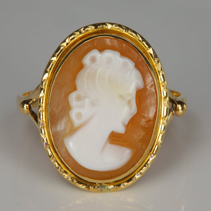 yellow gold shell cameo ring