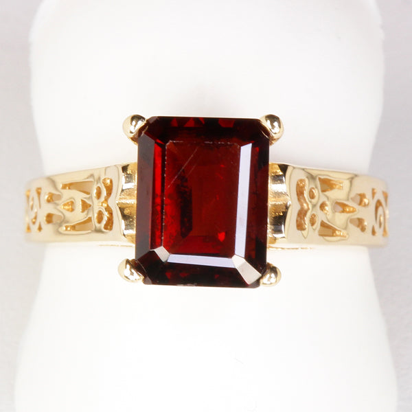 Estate Red Garnet Ring in 14kt. Gold