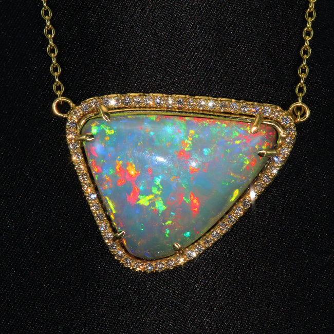 Opal Pendant In 18kt Yellow Gold 15.37 Carats